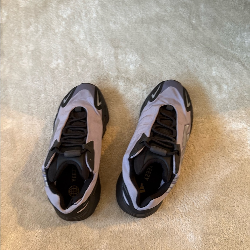 Yeezy boost 700